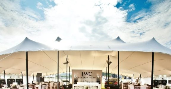 Événement d’entreprise à Nice : location de tentes, mobilier et ambiance lumineuse